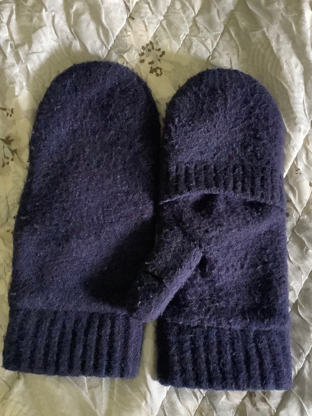 Uniqlo Mittens, Fleece Lined - Picture 2 of 5